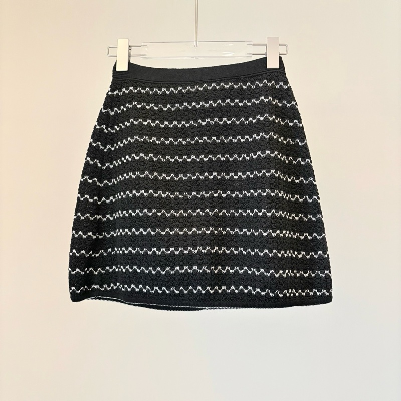⭐️未使用/Chanel/香奈兒/黑白條紋針織半裙/34碼/118716-6
