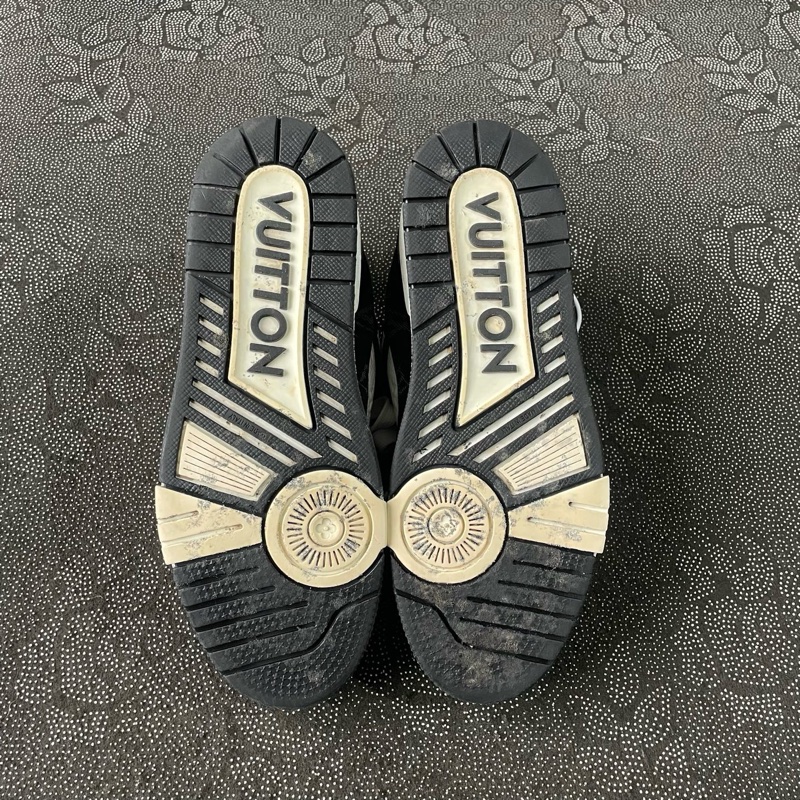 lv 男鞋 trainer黑白熊猫40.5-3