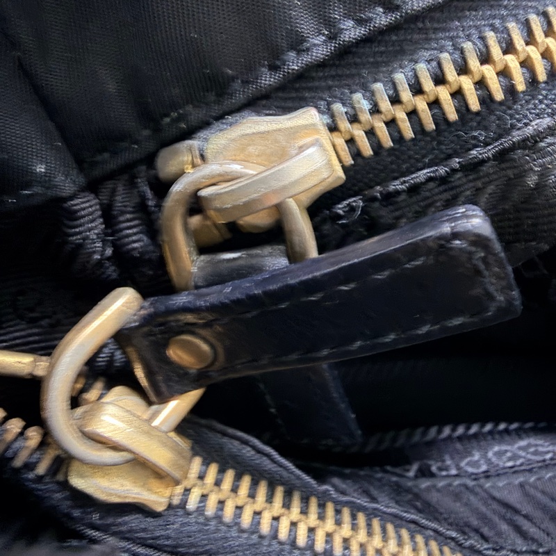 PRADA 黑金尼龍托特包-10