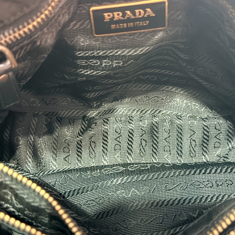PRADA 黑金尼龍托特包-7