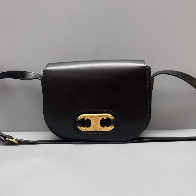 CELINE 98新 黑金凱旋門金扣馬鞍包 尺寸23*16-0