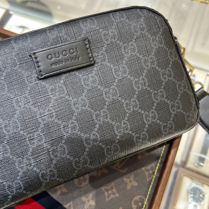 Gucci 古馳男包老花GG Supreme相機包帆布材質-1