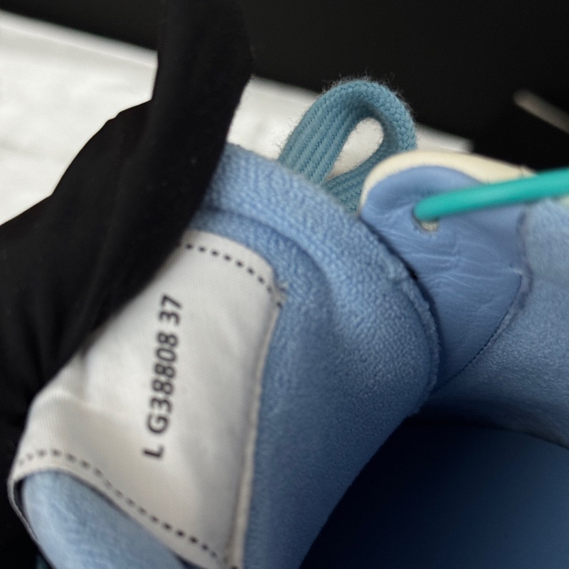 ⭐️Chanel香奈兒 藍白板鞋運動鞋 閒置新 37碼 061705-7