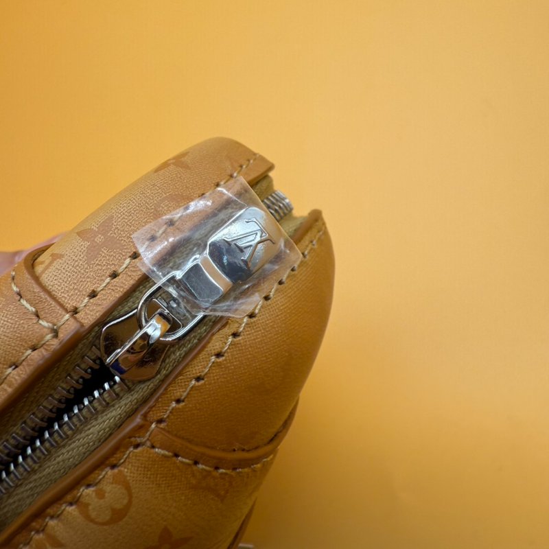 LV 全新 Croissant 可頌 牛角麵包 包包吊飾 掛飾 零錢包 M01858-4