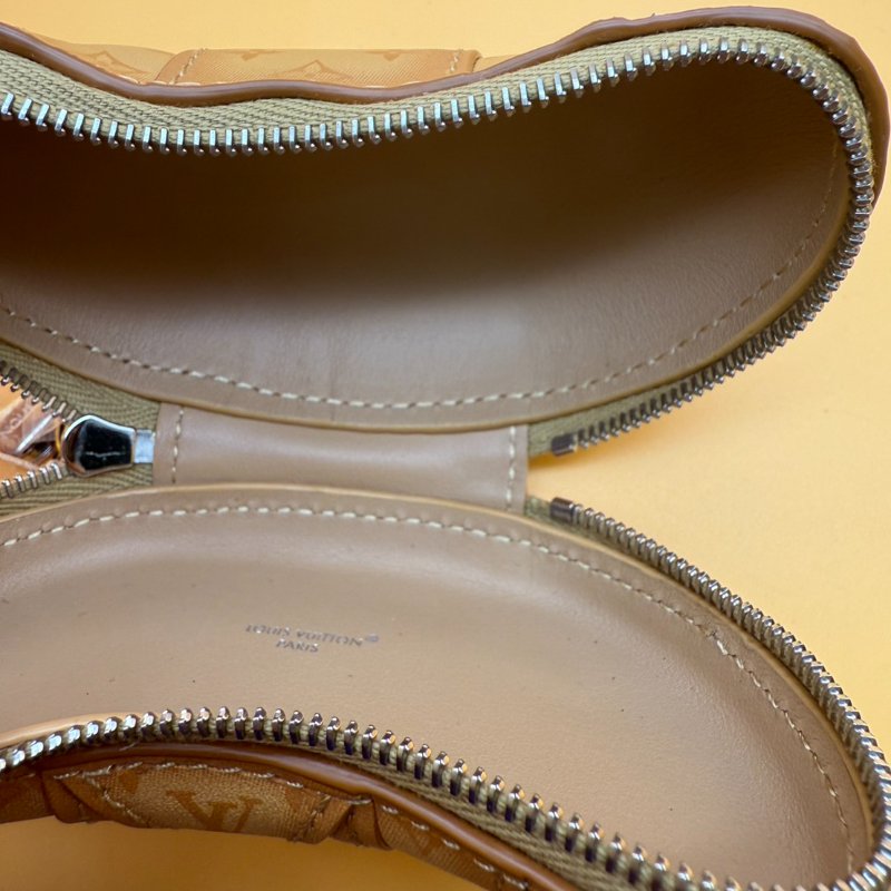 LV 全新 Croissant 可頌 牛角麵包 包包吊飾 掛飾 零錢包 M01858-5