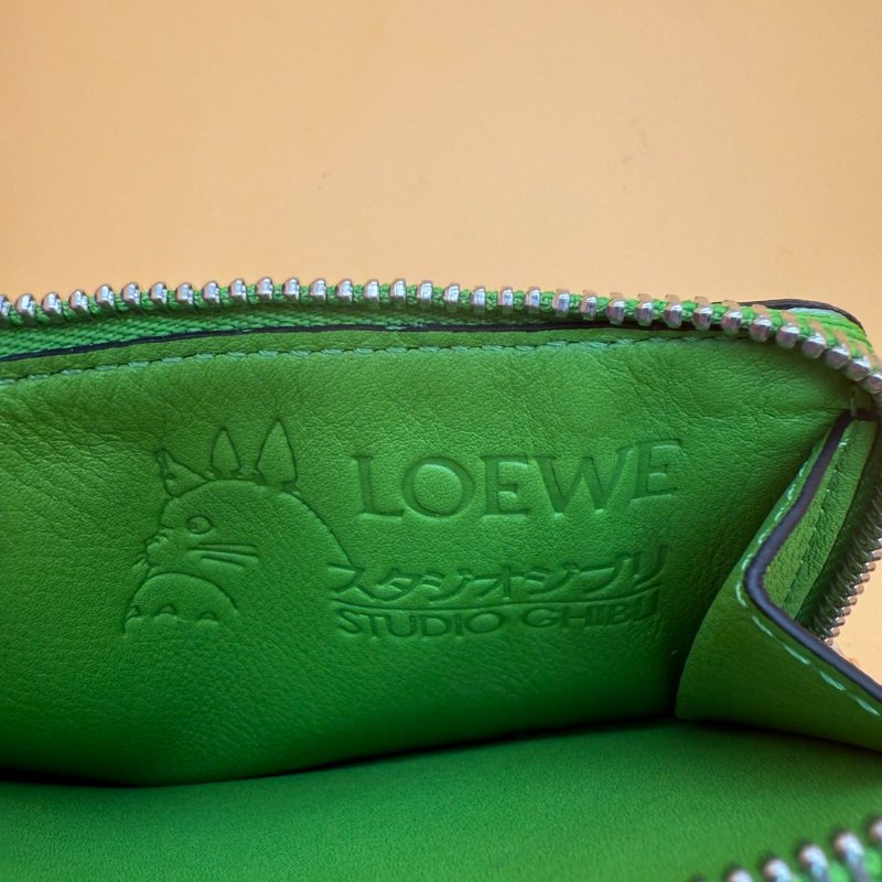 LOEWE X Totoro 龍貓 聯名系列 絕版 Totoro 系列 蘋果 綠 龍貓 小牛皮 拉鍊 卡夾 零錢包 卡包 錢包-3
