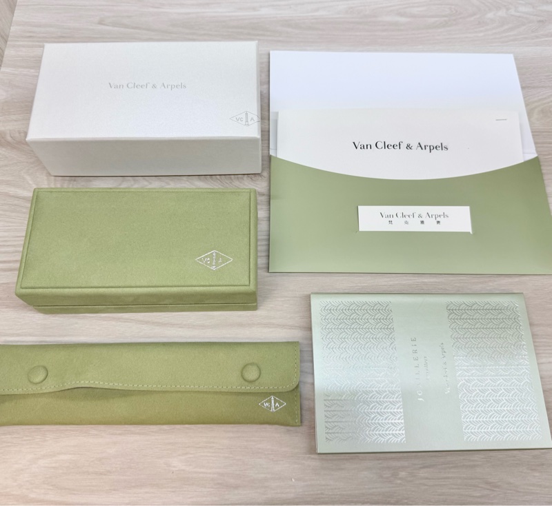 VCA 18K玫瑰金紅玉隨5枚四葉幸運圖案VCARP7RP00-12