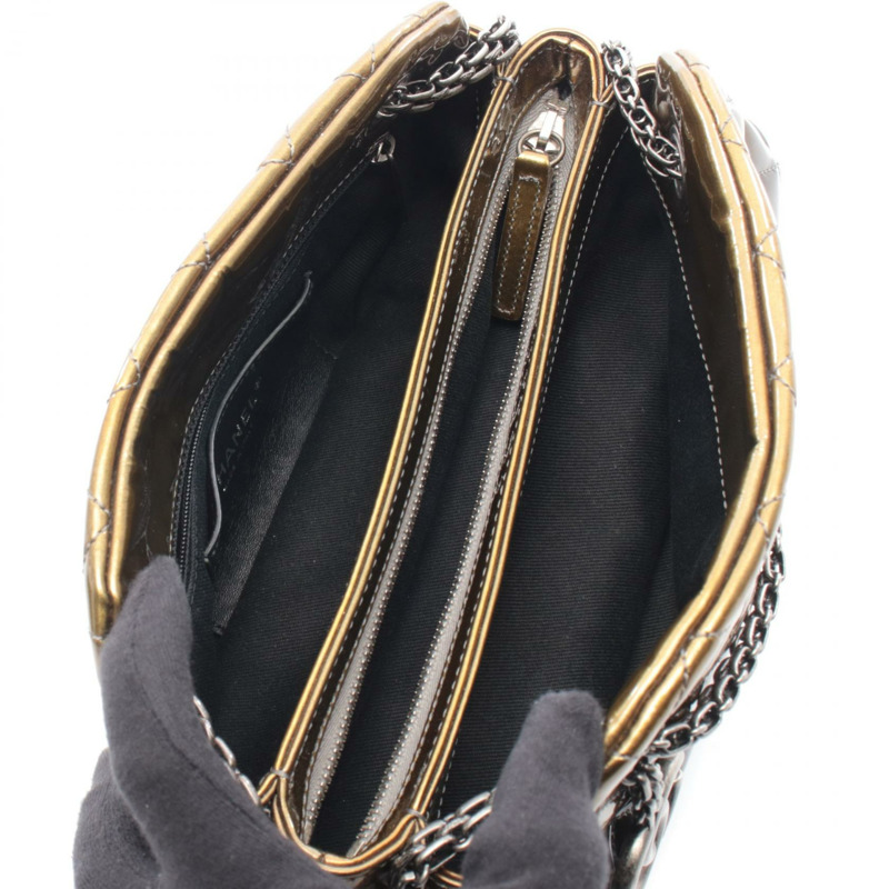 香奈兒 (CHANEL) Matelasse 迷你保齡球肩背包 A49853 漆皮卡其色 二手 SHW-2