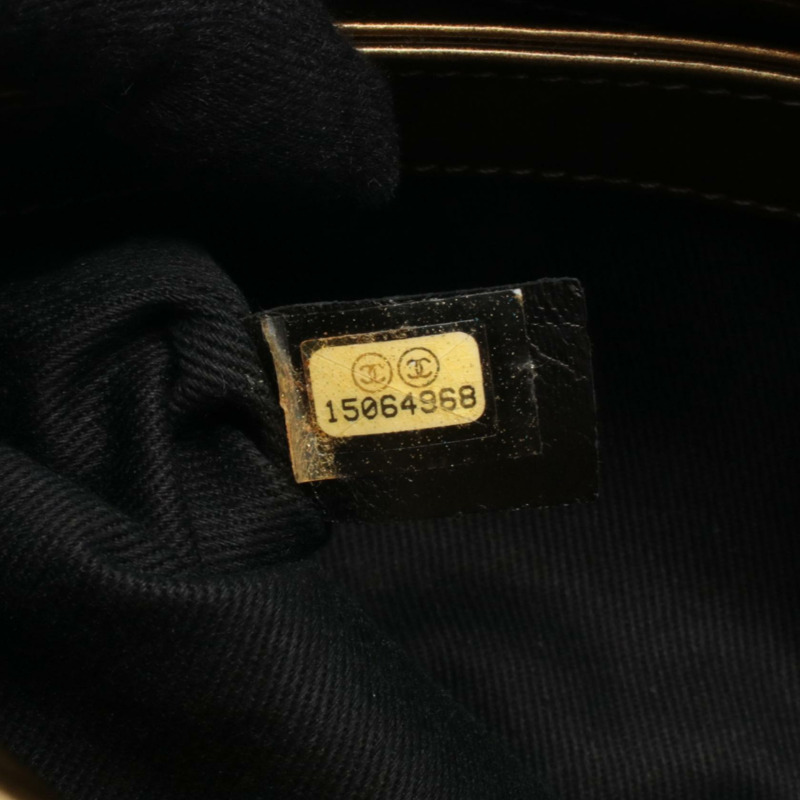 香奈兒 (CHANEL) Matelasse 迷你保齡球肩背包 A49853 漆皮卡其色 二手 SHW-4