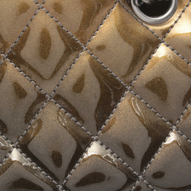 香奈兒 (CHANEL) Matelasse 迷你保齡球肩背包 A49853 漆皮卡其色 二手 SHW-5