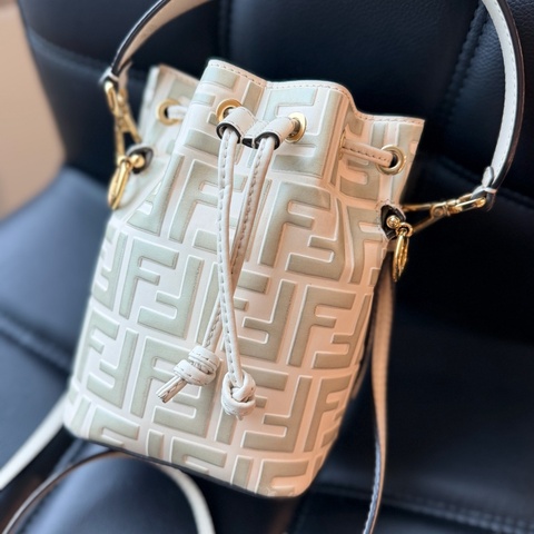 【超低價】Fendi 水桶包 🫰🏻誰背誰好看！