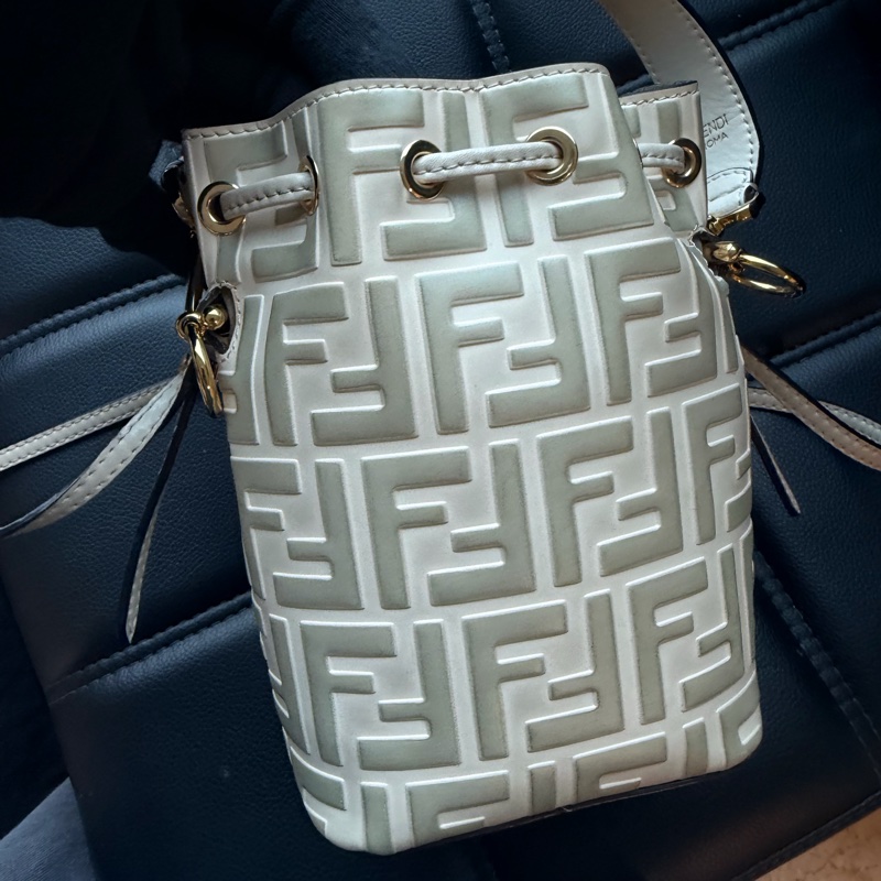 【超低價】Fendi 水桶包 🫰🏻誰背誰好看!-4