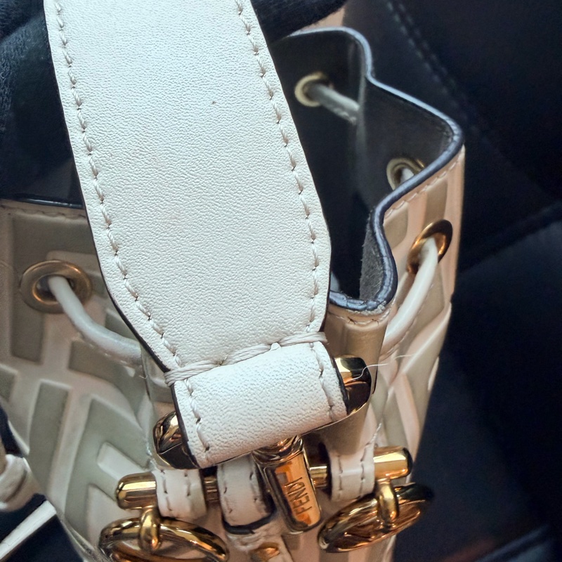 【超低價】Fendi 水桶包 🫰🏻誰背誰好看!-16