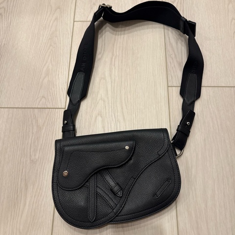 Dior 黑色斜挎包