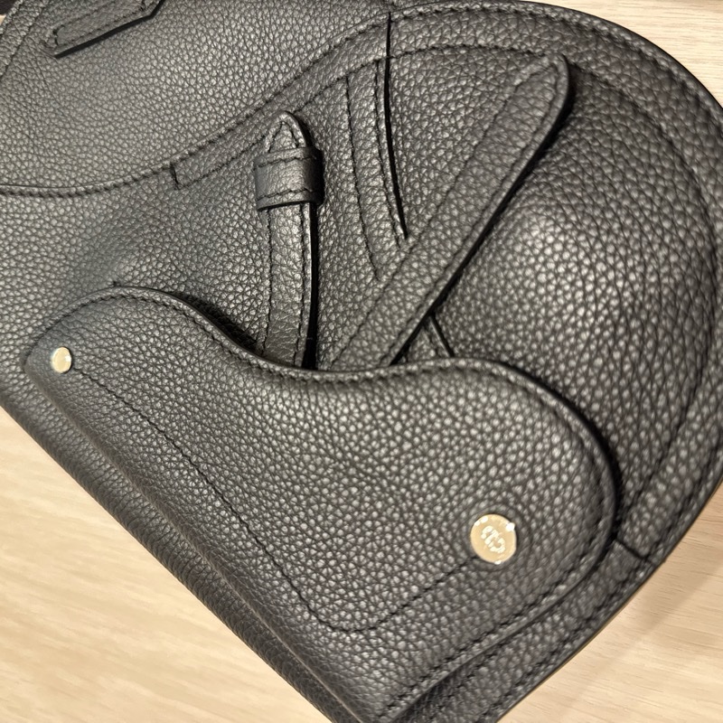 Dior 黑色斜挎包-1