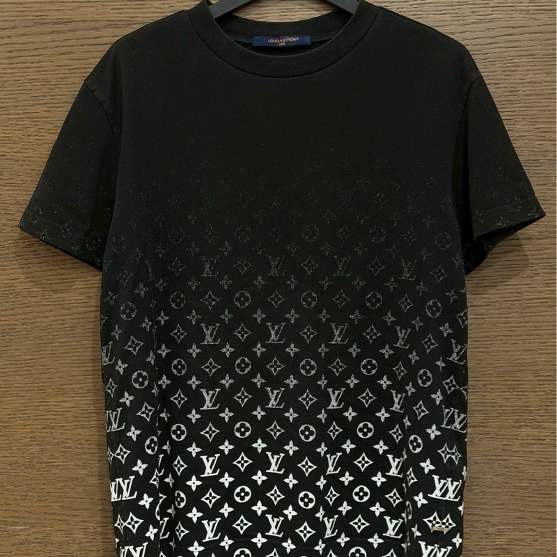 LV黑色漸層短袖-0