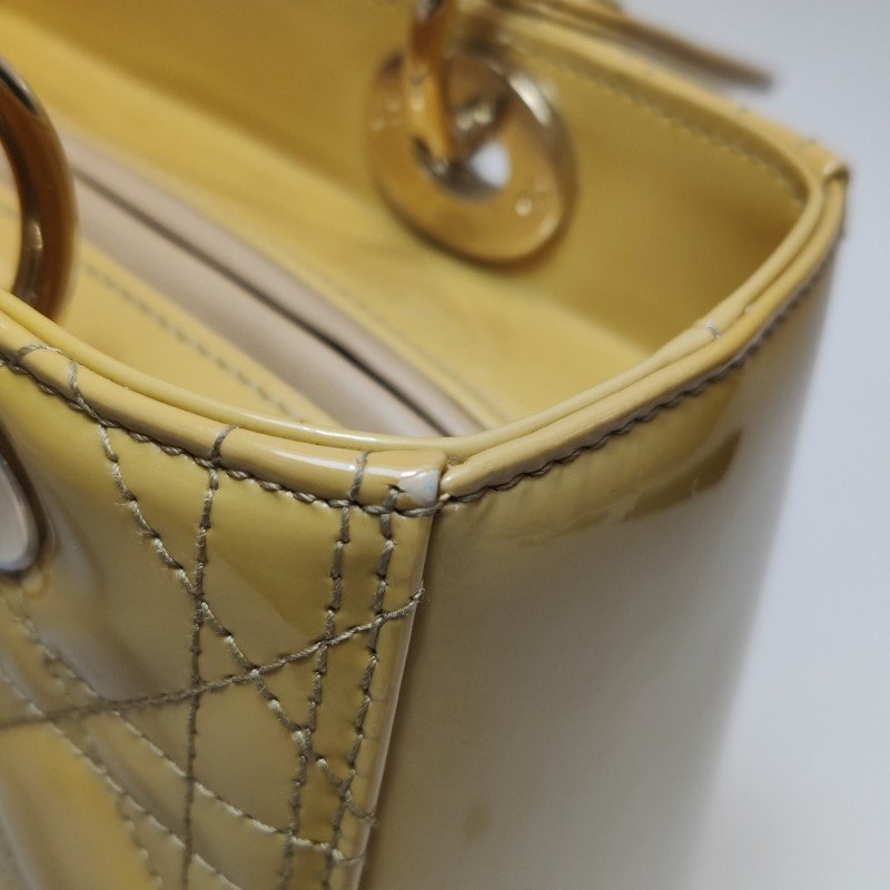 Dior Lady Dior戴妃包款中型漆皮藤格紋字母Logo吊飾單肩包-21