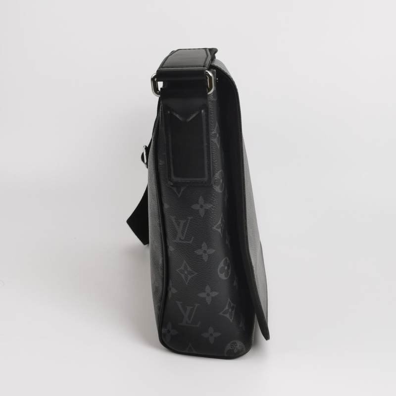 Louis Vuitton (LV)District牛皮Monogram印花翻 蓋郵差包斜背包單肩包-3