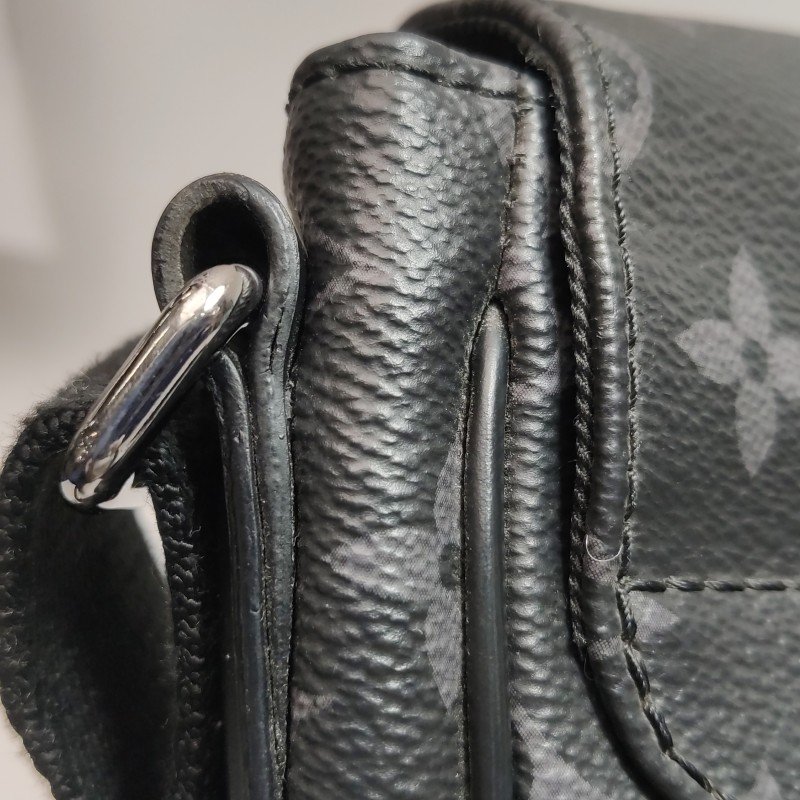 Louis Vuitton (LV)District牛皮Monogram印花翻 蓋郵差包斜背包單肩包-23