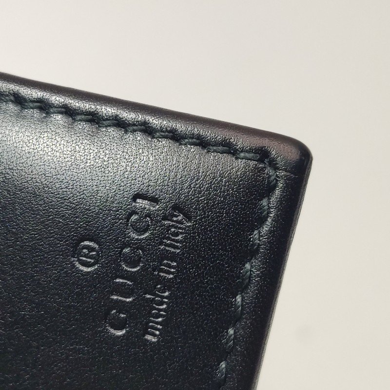 Gucci牛皮純色字母logo壓花對折錢包-10