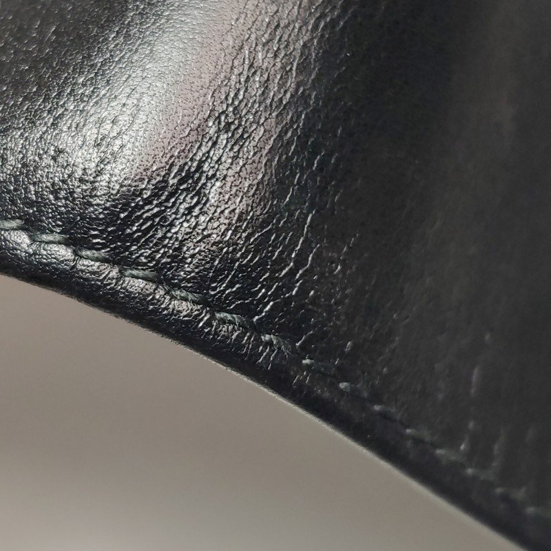 Gucci牛皮純色字母logo壓花對折錢包-11