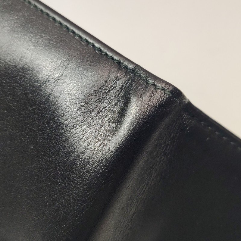 Gucci牛皮純色字母logo壓花對折錢包-13