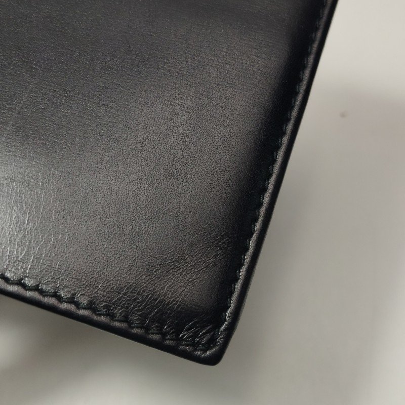 Gucci牛皮純色字母logo壓花對折錢包-14