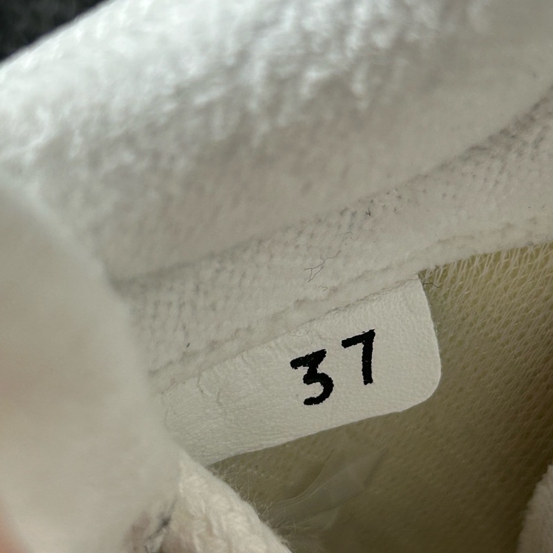 99新 MiuMiu繆繆白色運動鞋 尺碼37-6