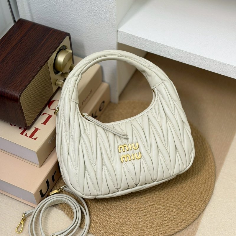 （稀有釋出❤️專櫃價對折！）🏷️Miumiu 繆繆．Wander Hobo 小號-0