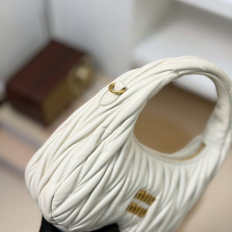 （稀有釋出❤️專櫃價對折！）🏷️Miumiu 繆繆．Wander Hobo 小號-8