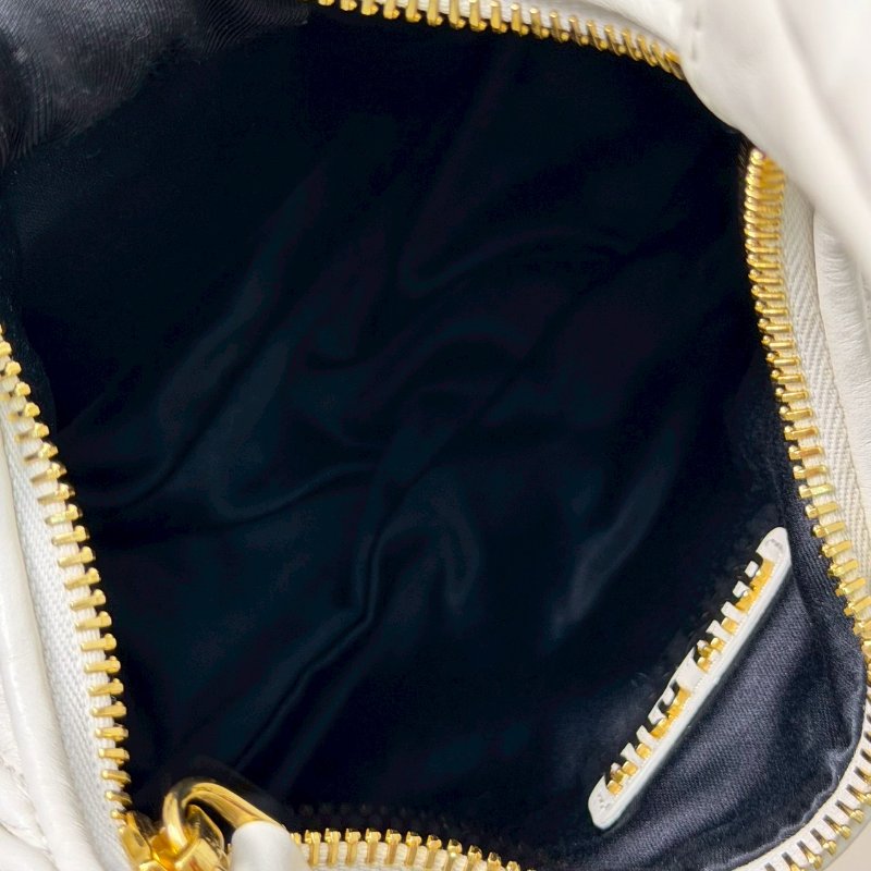 （稀有釋出❤️專櫃價對折！）🏷️Miumiu 繆繆．Wander Hobo 小號-19