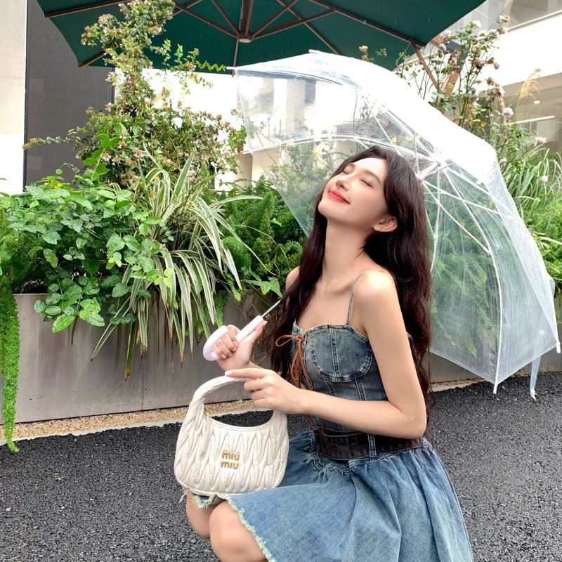 （稀有釋出❤️專櫃價對折！）🏷️Miumiu 繆繆．Wander Hobo 小號-23