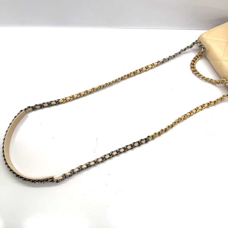 CHANEL 香奈兒 米色羊皮CHANEL19 WOC 斜背包-6