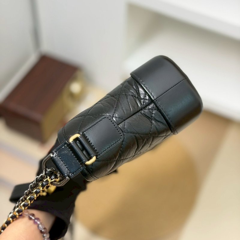 (激新✨五金膠膜留給你撕)🏷️Chanel 香奈兒.Gabrielle 流浪包 小號-2