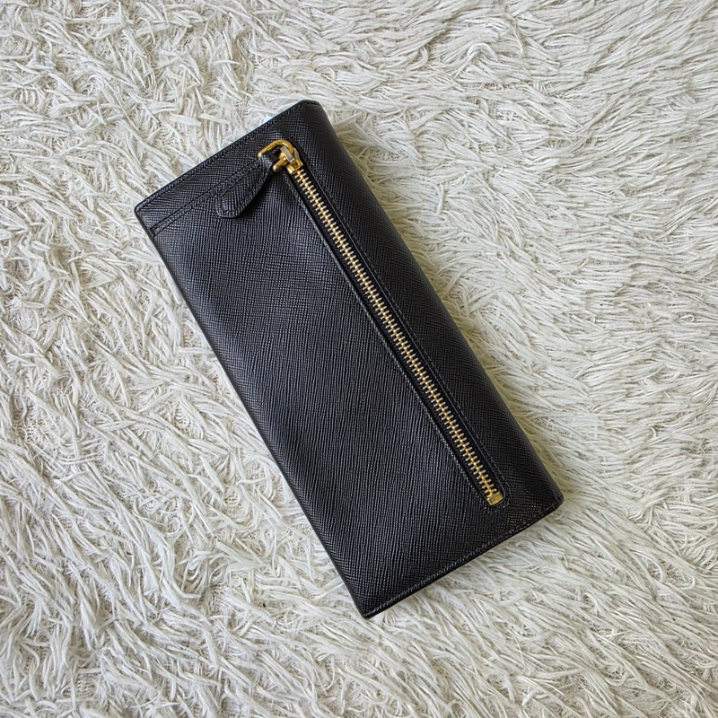 Prada經典三角牌長夾-1