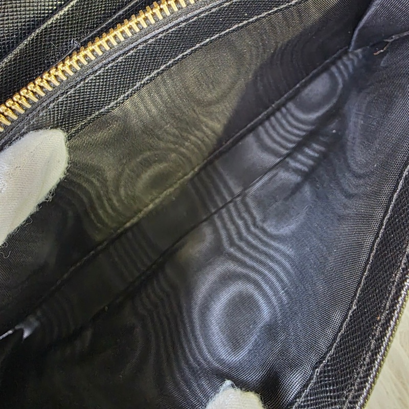 Prada經典三角牌長夾-9