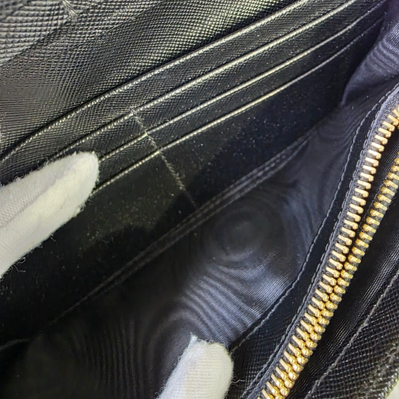 Prada經典三角牌長夾-10