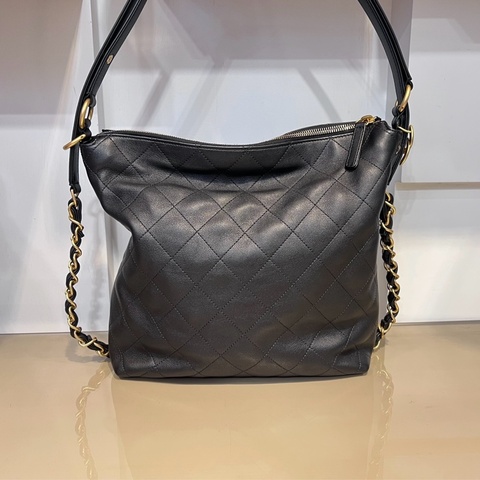 Chanel黑牛皮菱格紋Hobo金釦一字拉肩後背包