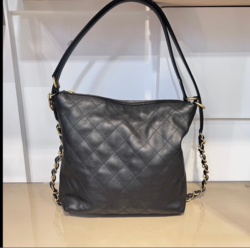 Chanel黑牛皮菱格紋Hobo金釦一字拉肩後背包-1