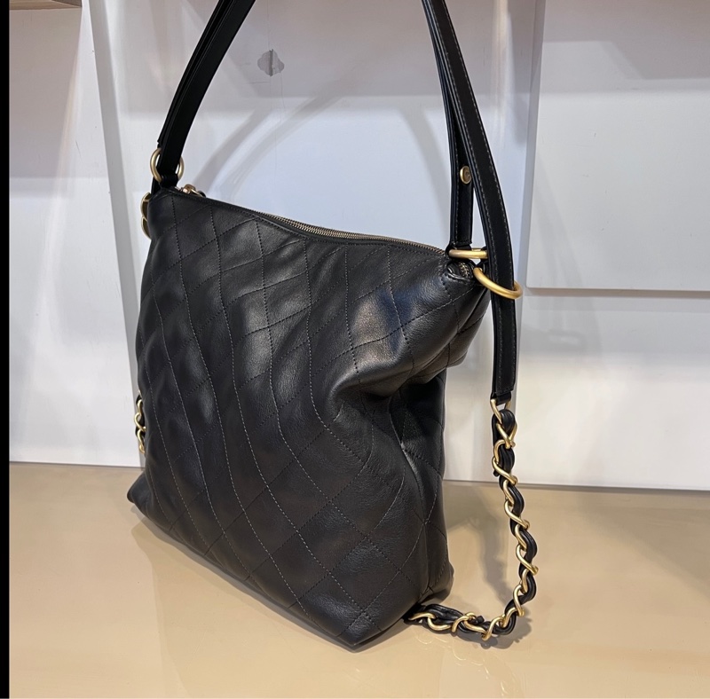 Chanel黑牛皮菱格紋Hobo金釦一字拉肩後背包-3