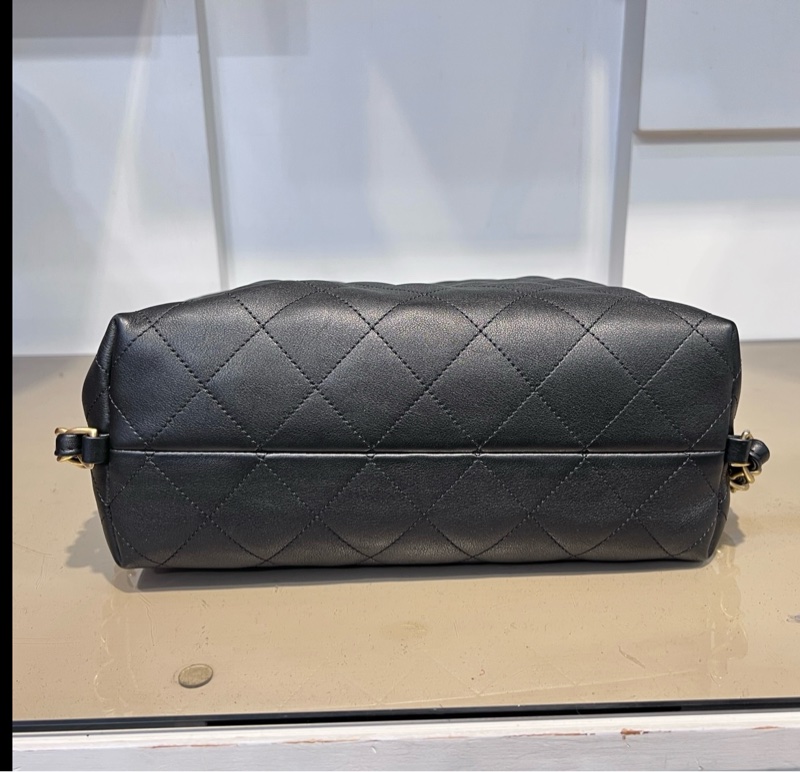 Chanel黑牛皮菱格紋Hobo金釦一字拉肩後背包-4