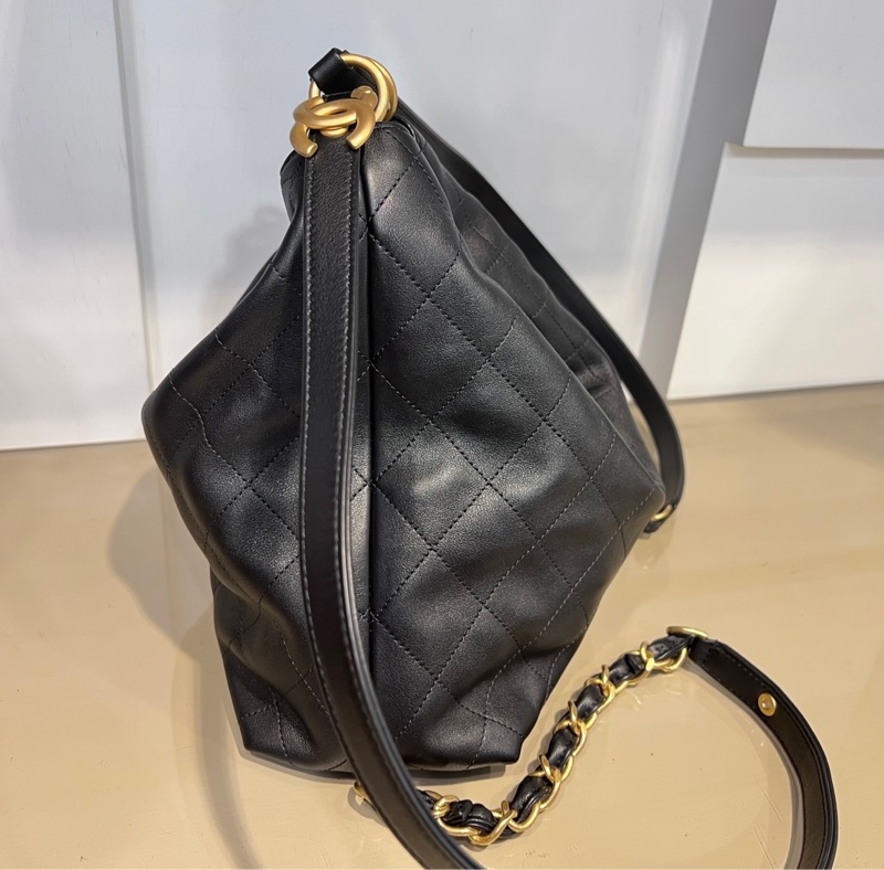 Chanel黑牛皮菱格紋Hobo金釦一字拉肩後背包-7