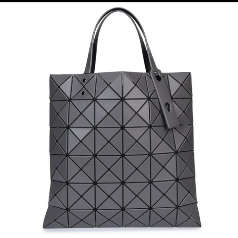 正品BAO BAO Issey Miyake Lucent Matte 6x6 啞光方格手提包（深灰色）