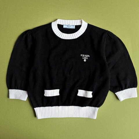 專櫃新款 ::PRADA:: 黑色針織品牌字母白邊棉質圓領毛衣 上衣 42號