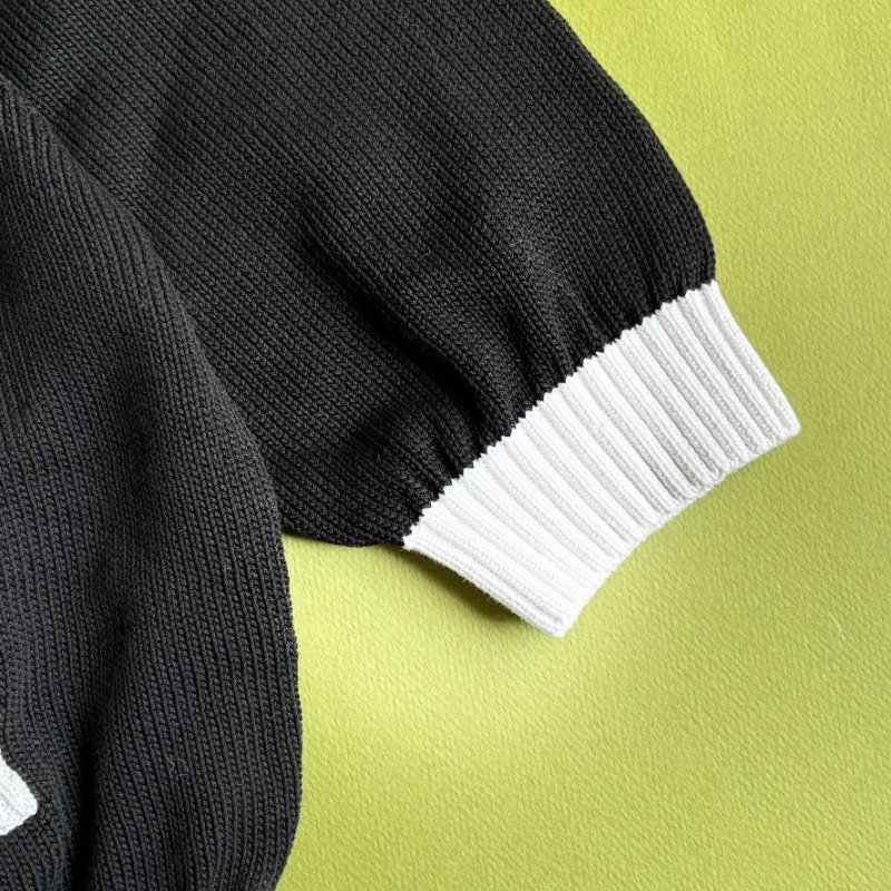 暫訂::專櫃新款 ::PRADA:: 黑色針織品牌字母白邊棉質圓領毛衣 上衣 42號-5