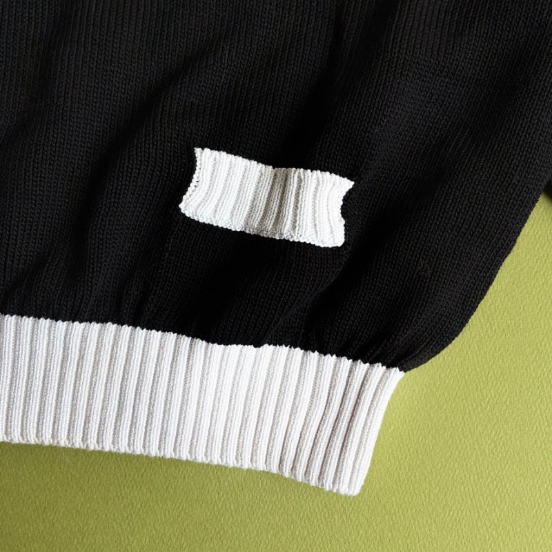 暫訂::專櫃新款 ::PRADA:: 黑色針織品牌字母白邊棉質圓領毛衣 上衣 42號-8