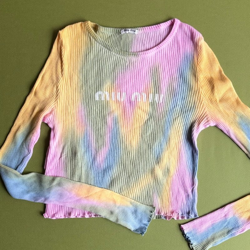 ::MIUMIU:: 春夏粉彩綠坑條合身上衣 Logo Print Top in Tie Dye Ribbed Knit Jersey-1