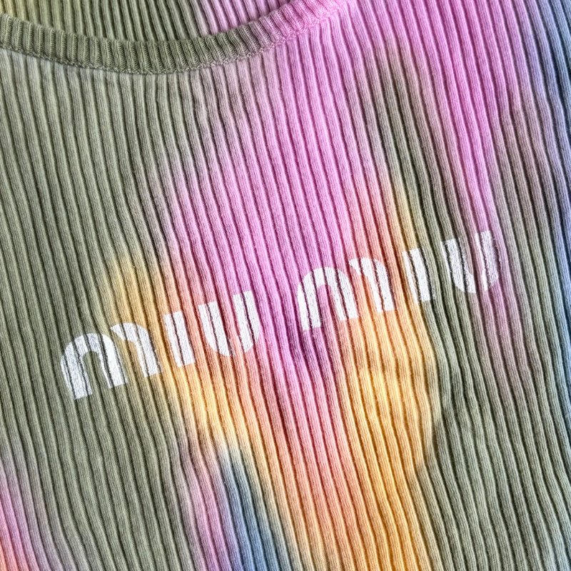 ::MIUMIU:: 春夏粉彩綠坑條合身上衣 Logo Print Top in Tie Dye Ribbed Knit Jersey-6