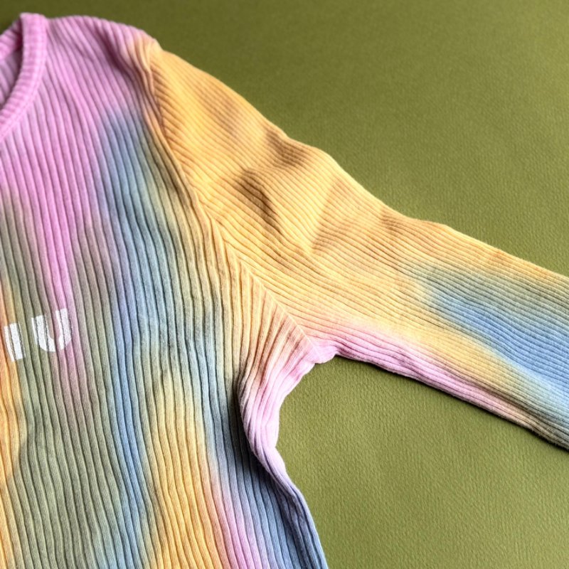 ::MIUMIU:: 春夏粉彩綠坑條合身上衣 Logo Print Top in Tie Dye Ribbed Knit Jersey-12