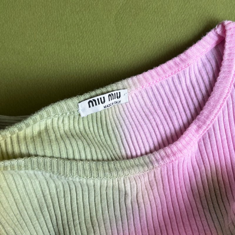 ::MIUMIU:: 春夏粉彩綠坑條合身上衣 Logo Print Top in Tie Dye Ribbed Knit Jersey-18